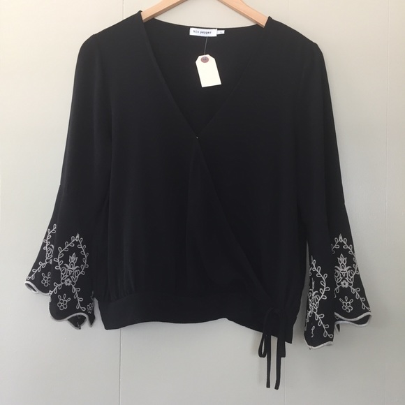 Blu Pepper Wrapped Front embroidered top Size L - Picture 2 of 8